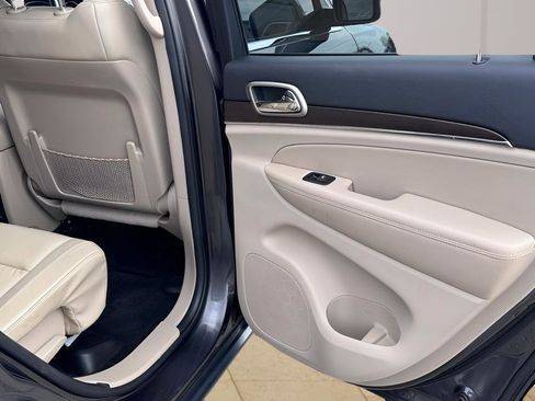 Used 2016 Jeep Grand Cherokee Limited w/ Trailer Tow Group IV image 31