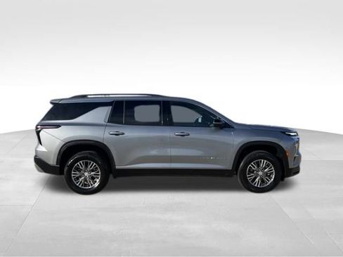 Certified 2025 Chevrolet Traverse LT image 10