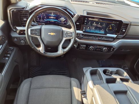 Used 2025 Chevrolet Silverado 2500 LT w/ Convenience Package AWD/4WD image 3