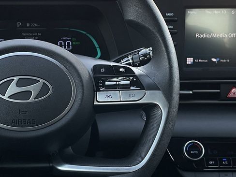 Used 2025 Hyundai Elantra Blue image 14