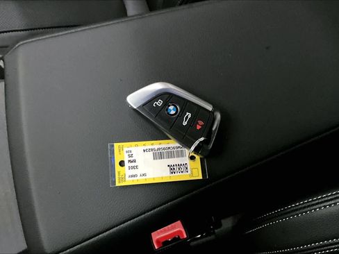 Used 2025 BMW 330i Sedan w/ Convenience Package image 13