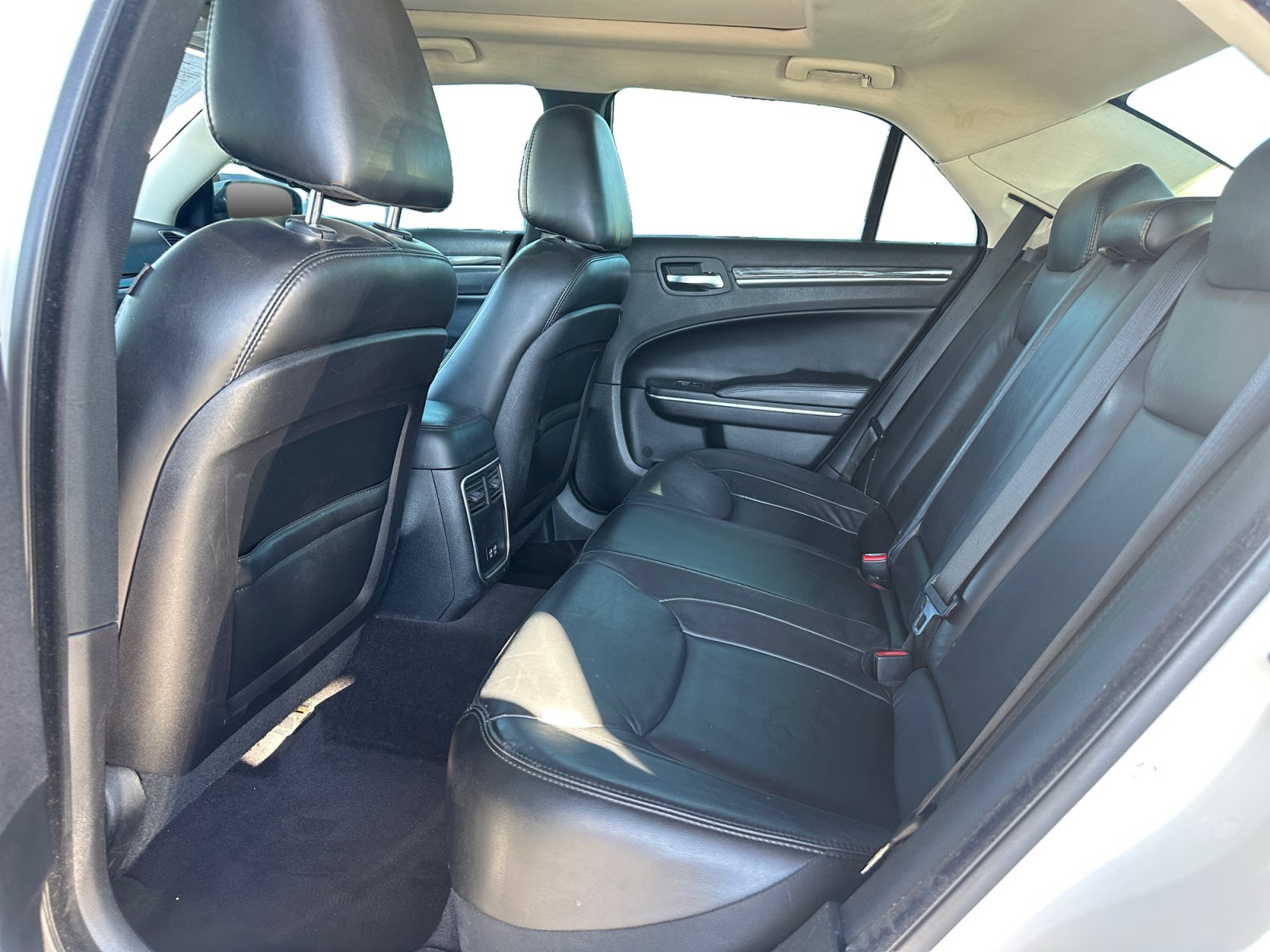 Used 2017 Chrysler 300 Limited w/ Value Package RWD image 13