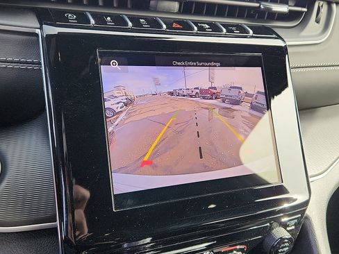 Used 2025 Jeep Grand Cherokee Laredo image 14