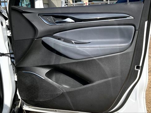 Used 2018 Buick Enclave Essence image 20