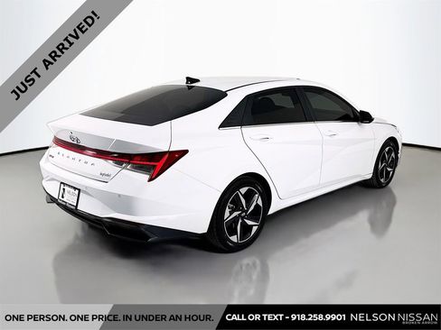 Used 2023 Hyundai Elantra Limited w/ Cargo Package image 5
