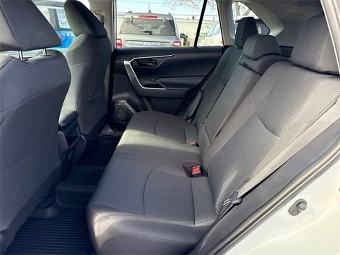Used 2021 Toyota RAV4 LE image 11