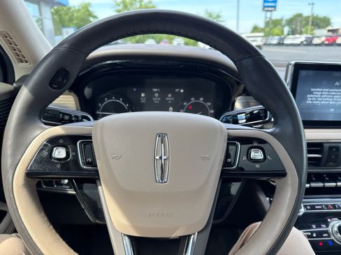 Used 2022 Lincoln Corsair AWD w/ Premium Package image 22