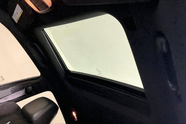Used 2019 Dodge Charger Scat Pack w/ Technology Group RWD image 4