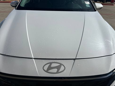 Used 2025 Hyundai Elantra Limited FWD image 2