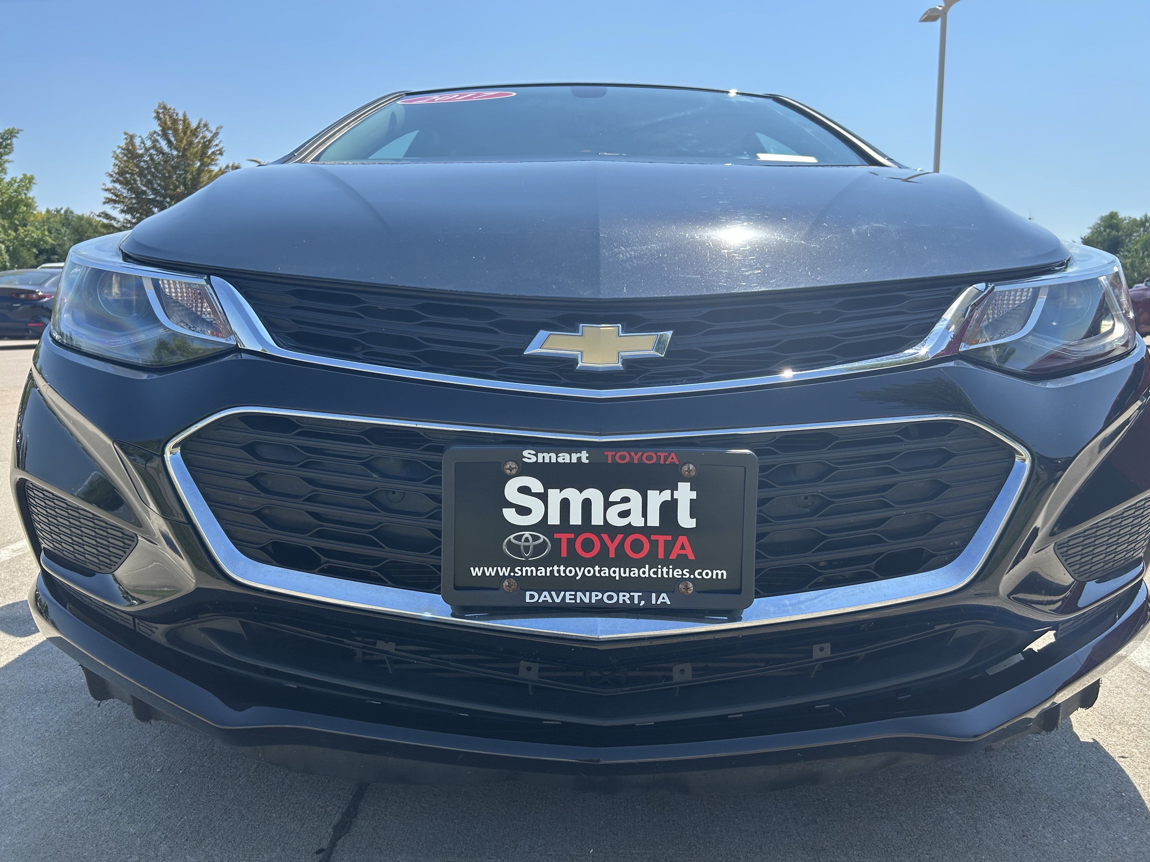 Used 2017 Chevrolet Cruze LT w/ Sun And Sound Package FWD image 7
