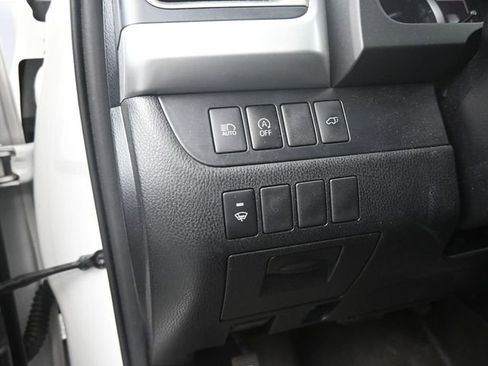 Used 2019 Toyota Highlander SE image 10