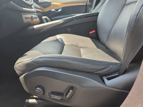 Used 2023 Volvo XC90 B6 Plus AWD/4WD image 33