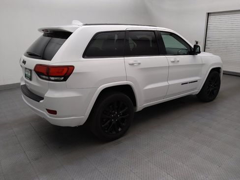 Used 2020 Jeep Grand Cherokee Altitude RWD image 10