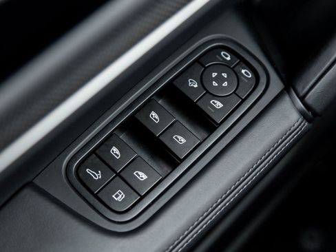 Certified 2025 Porsche Cayenne Executive Demo image 20