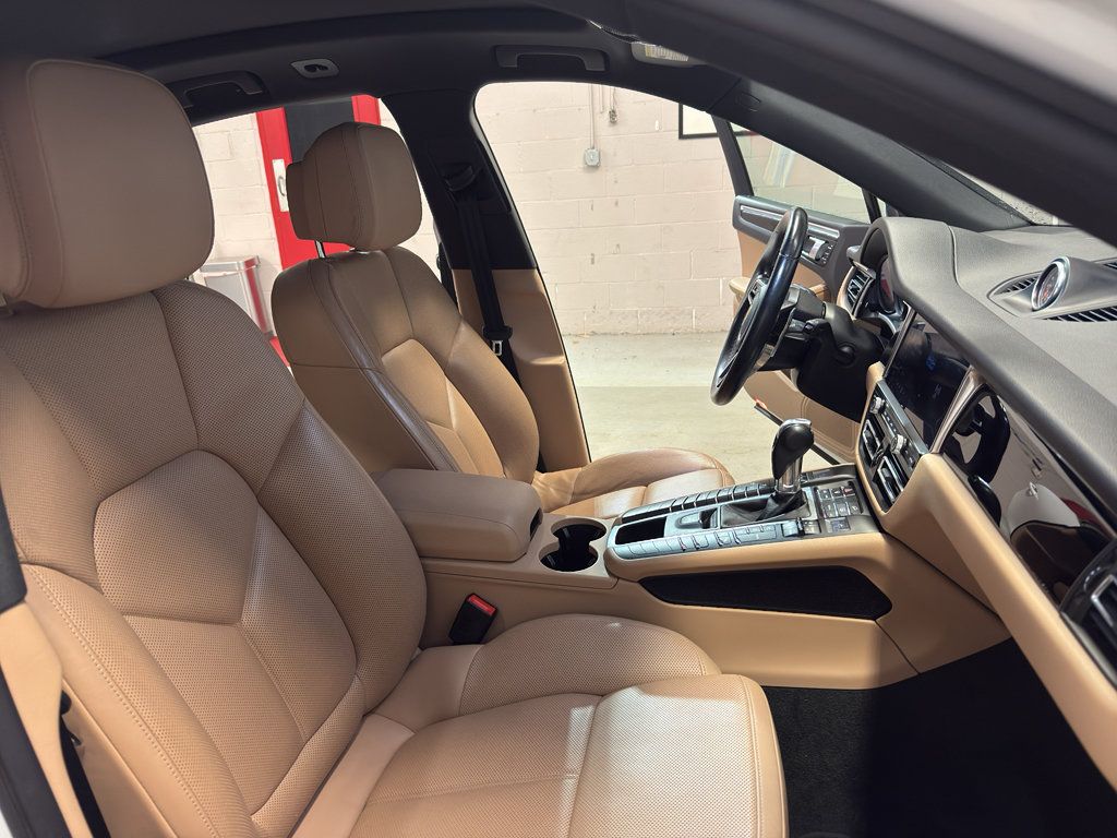 Used 2021 Porsche Macan AWD/4WD image 25