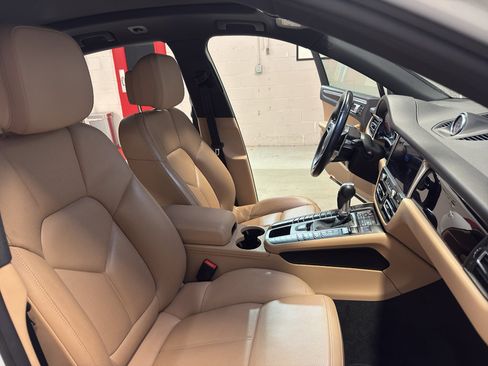 Used 2021 Porsche Macan AWD/4WD image 25