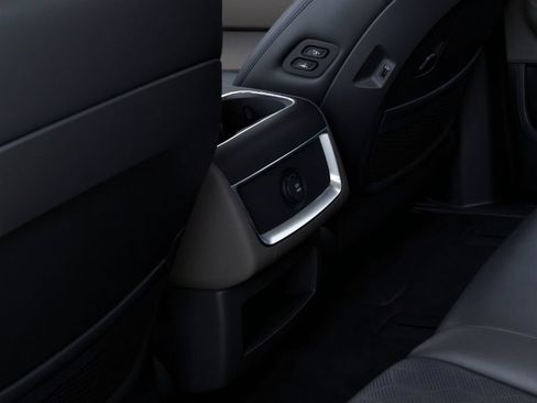 Used 2026 Kia Carnival EX FWD image 29