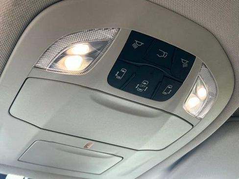 Used 2021 Chrysler Pacifica Touring FWD image 62