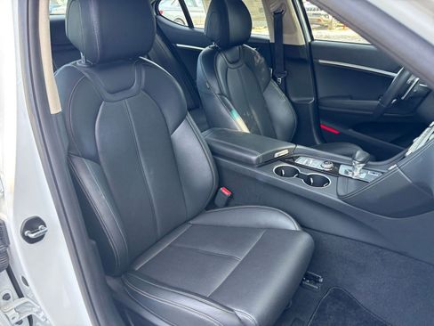 Used 2025 Genesis G70 2.5T image 36