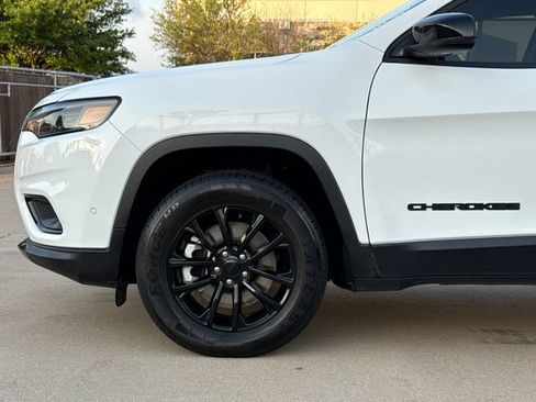 Used 2023 Jeep Cherokee Altitude Lux image 5
