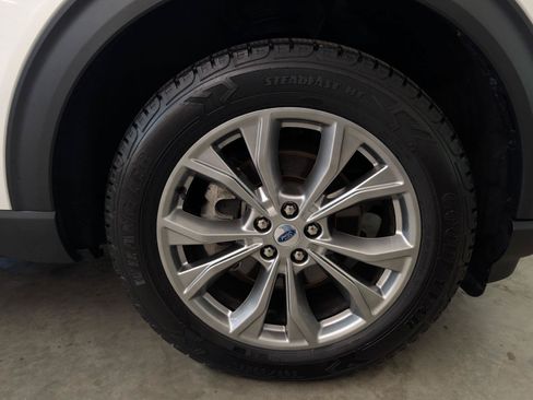 Used 2022 Ford Explorer XLT w/ Equipment Group 202A AWD/4WD image 50