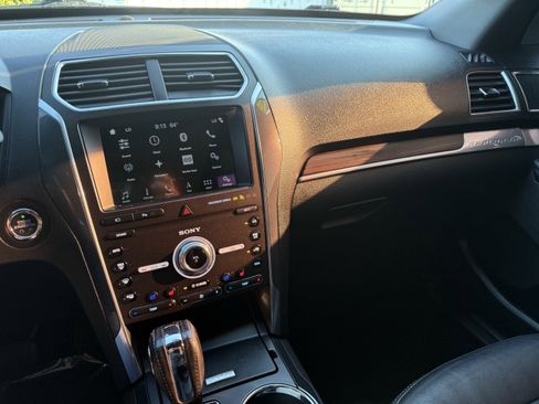 Used 2019 Ford Explorer Limited w/ Class III Trailer Tow Package image 29