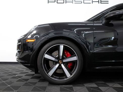 Certified 2025 Porsche Cayenne S AWD/4WD image 14