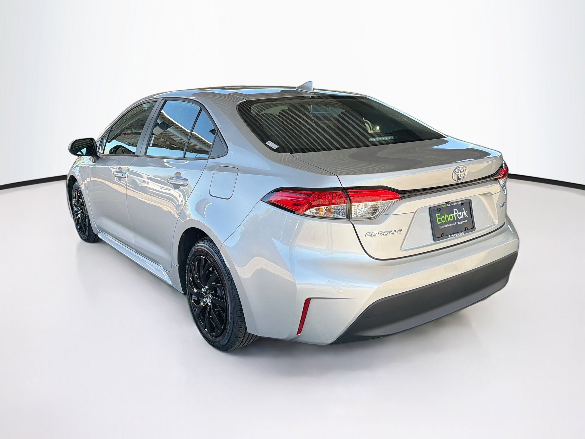 Used 2024 Toyota Corolla LE FWD image 5