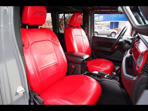 Used 2018 Jeep Wrangler Unlimited Rubicon image 12