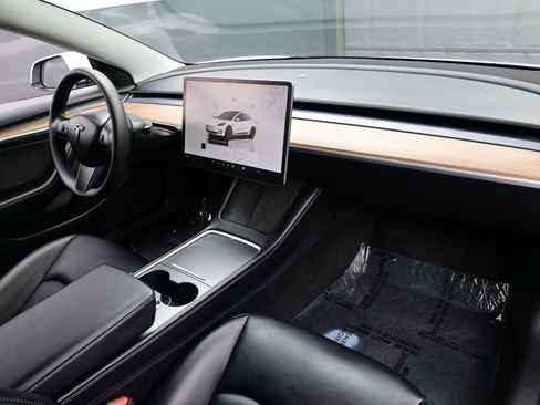 Used 2023 Tesla Model 3 Standard Range image 14