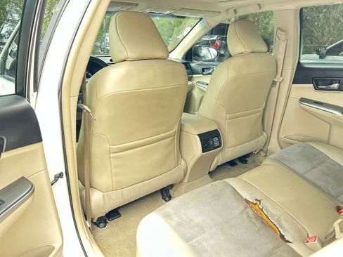 Used 2014 Toyota Camry XLE w/ Leather Package FWD image 12