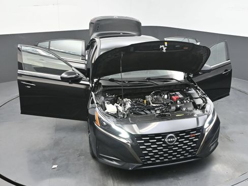 Certified 2023 Nissan Altima 2.5 SR FWD image 40