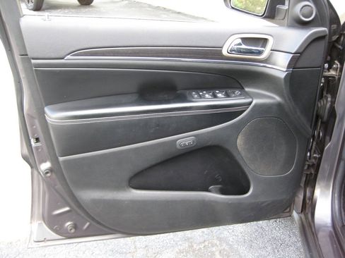 Used 2014 Jeep Grand Cherokee Limited w/ Trailer Tow Group IV AWD/4WD image 12