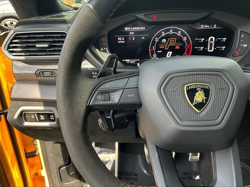Used 2023 Lamborghini Urus Performante AWD/4WD image 11