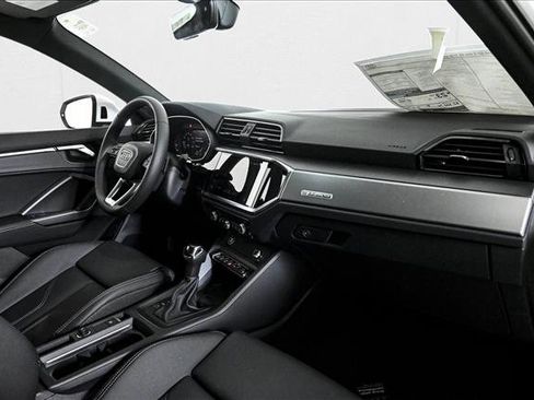 New 2025 Audi Q3 2.0T Premium image 9