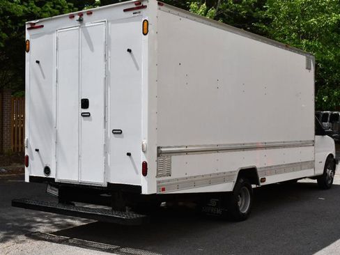 Used 2017 GMC Savana 4500 image 7