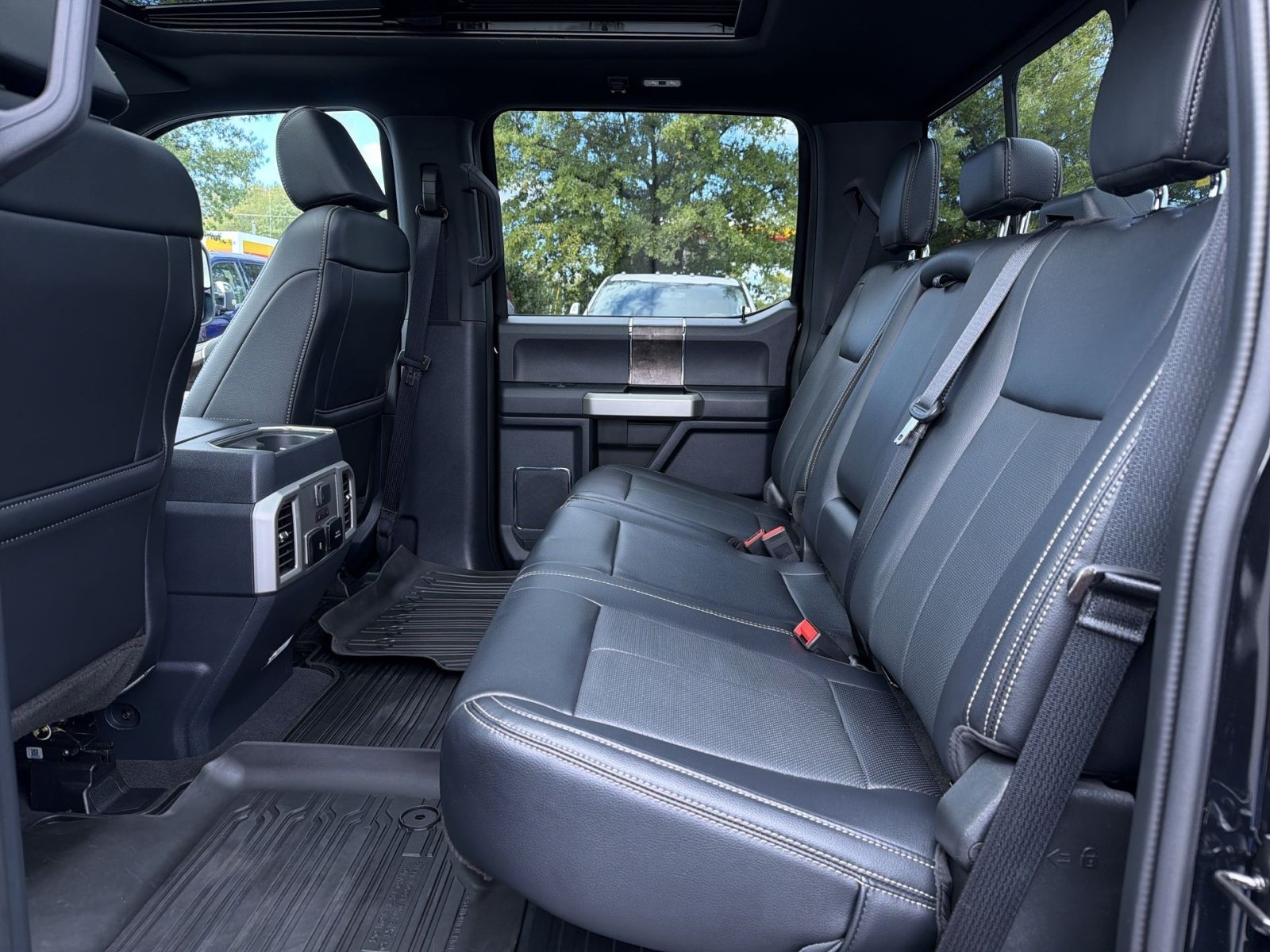 Used 2022 Ford F350 Lariat w/ Lariat Ultimate Package AWD/4WD image 28