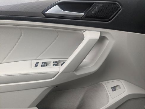 Used 2022 Volkswagen Tiguan SE image 25