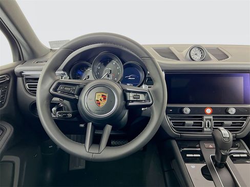New 2026 Porsche Macan image 25
