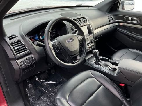 Used 2019 Ford Explorer XLT w/ Equipment Group 202A image 4