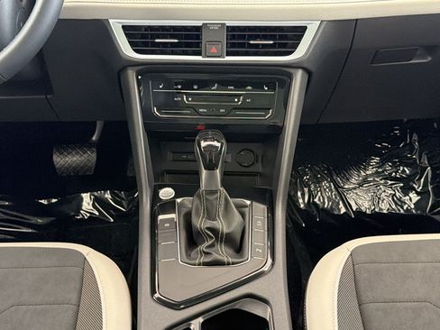 New 2026 Volkswagen Taos SE FWD image 19