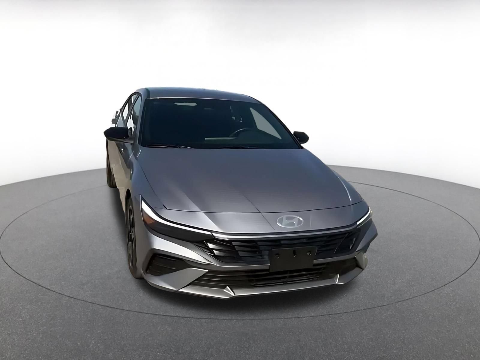 Used 2026 Hyundai Elantra Sport FWD image 3