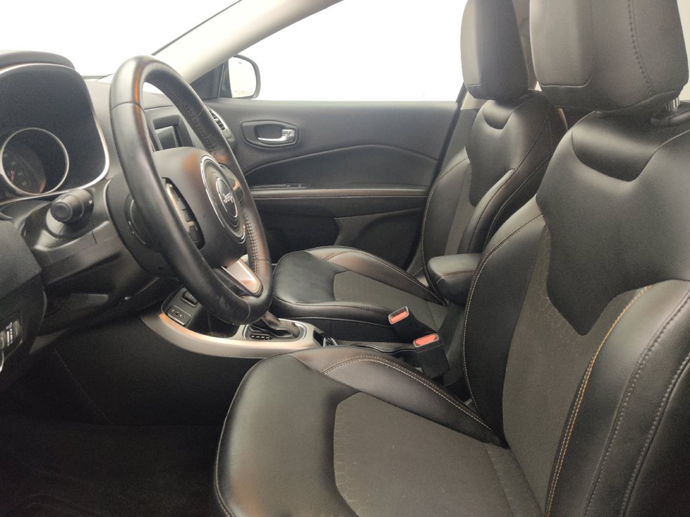 Used 2018 Jeep Compass Latitude w/ Popular Equipment Group FWD image 17