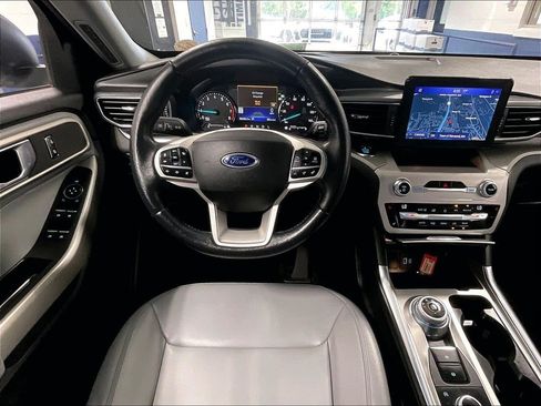Used 2021 Ford Explorer XLT w/ Equipment Group 202A AWD/4WD image 18