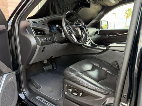 Used 2018 Cadillac Escalade ESV Platinum AWD/4WD image 42