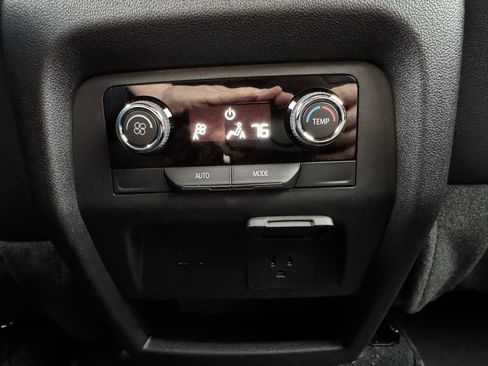 Used 2025 Chevrolet Traverse Z71 w/ Driver Confidence Package image 13