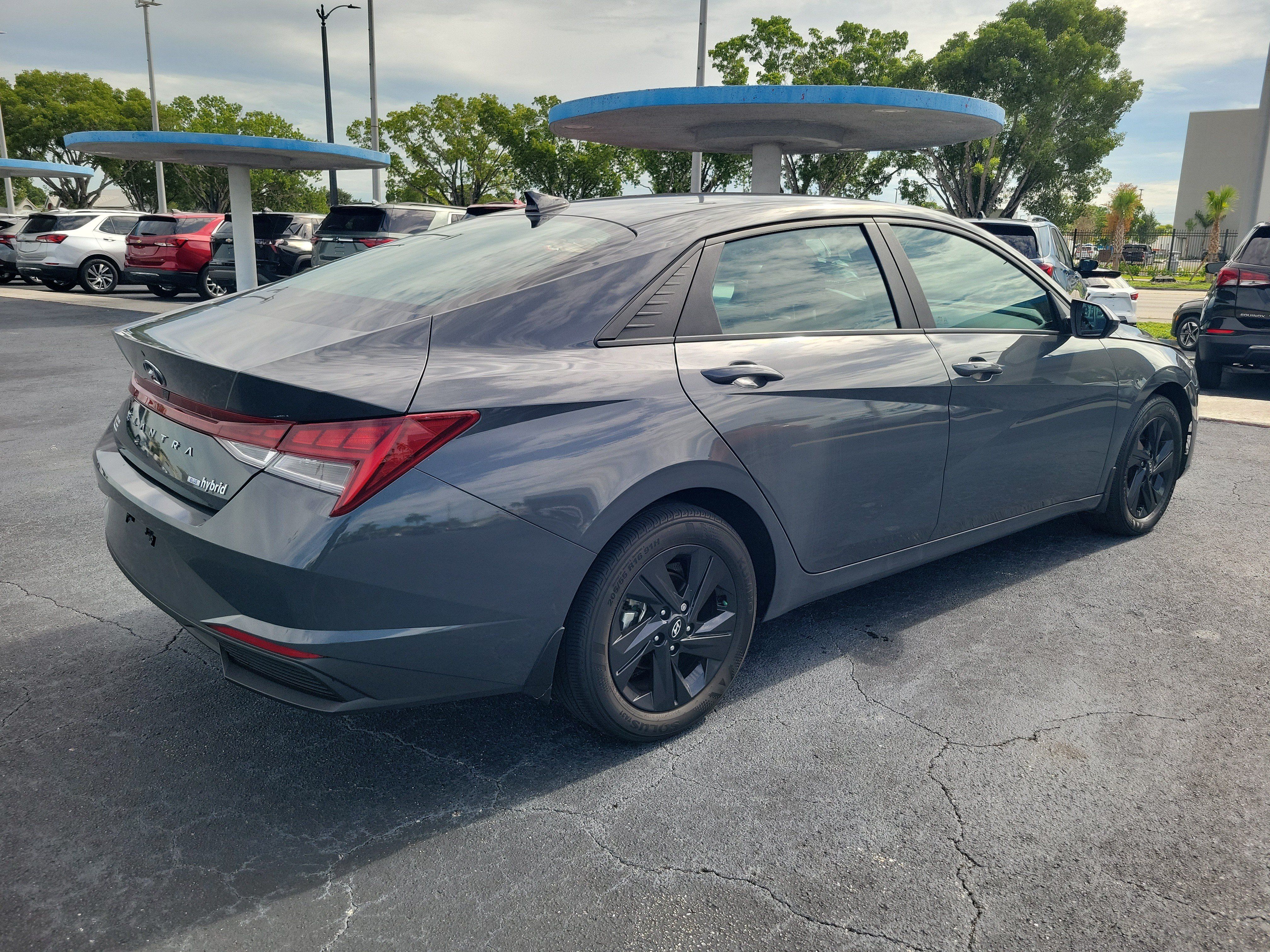 Used 2023 Hyundai Elantra Blue FWD image 4