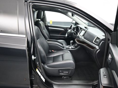 Used 2019 Toyota Highlander XLE image 57