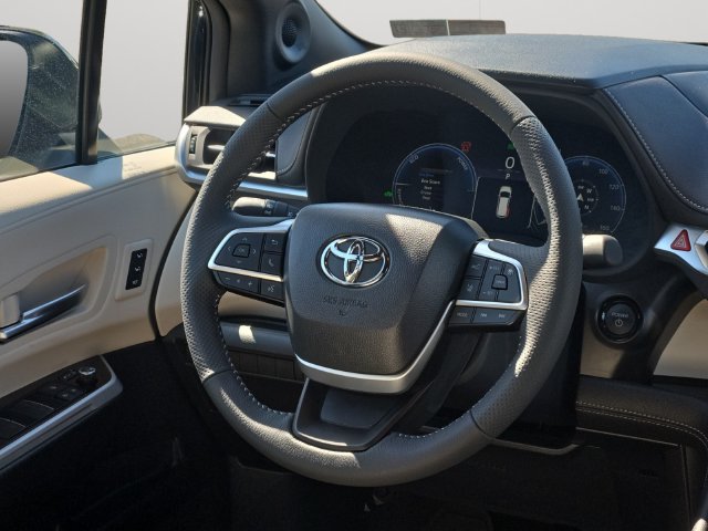 Certified 2026 Toyota Sienna Limited FWD image 19