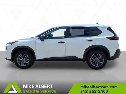 Used 2023 Nissan Rogue S AWD/4WD image 4